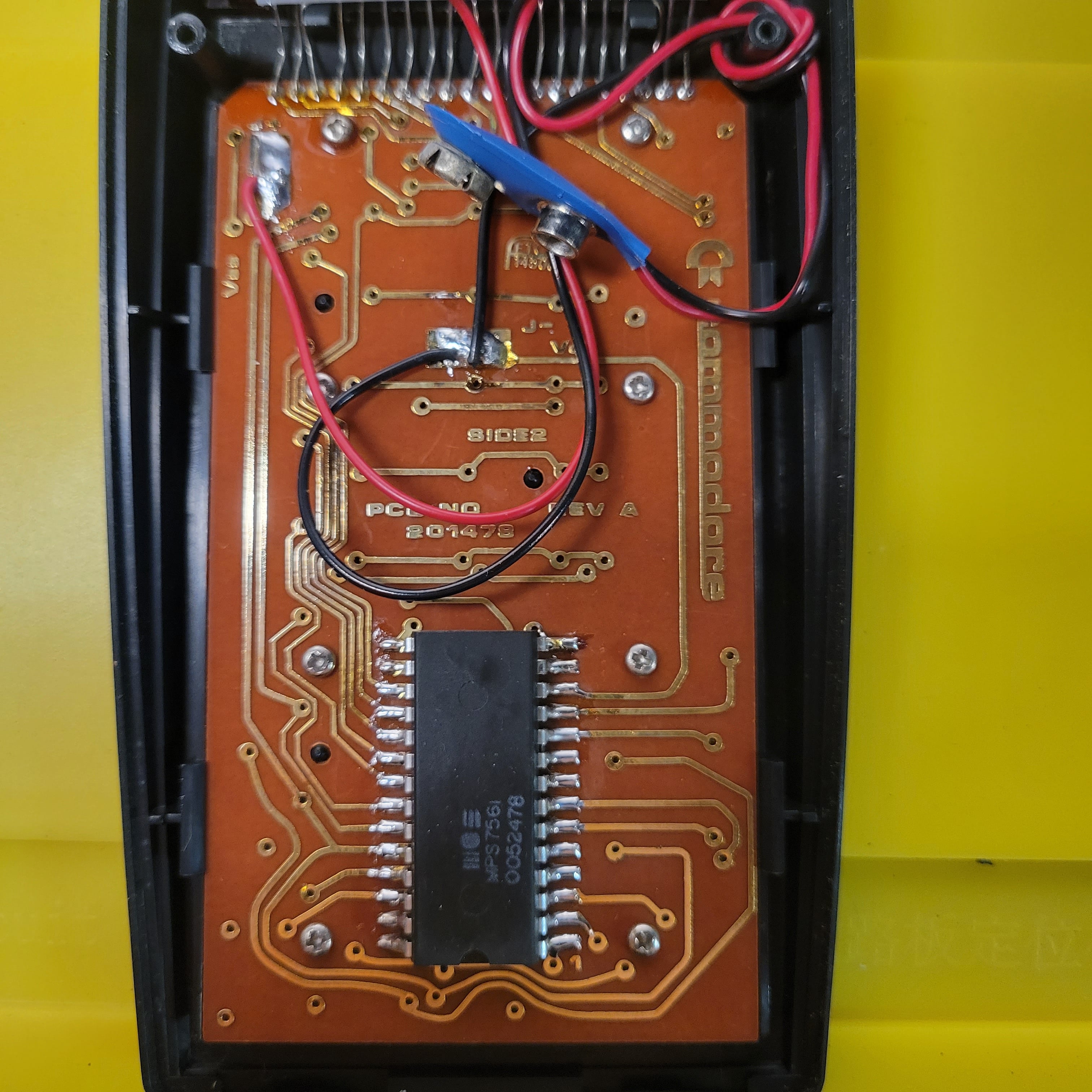 An image of the inside of a Commodore SR4912 scientific/engineering calculator